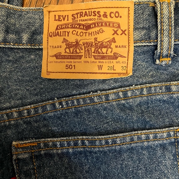 LEVIS 501 💙 - Picture 3 of 9